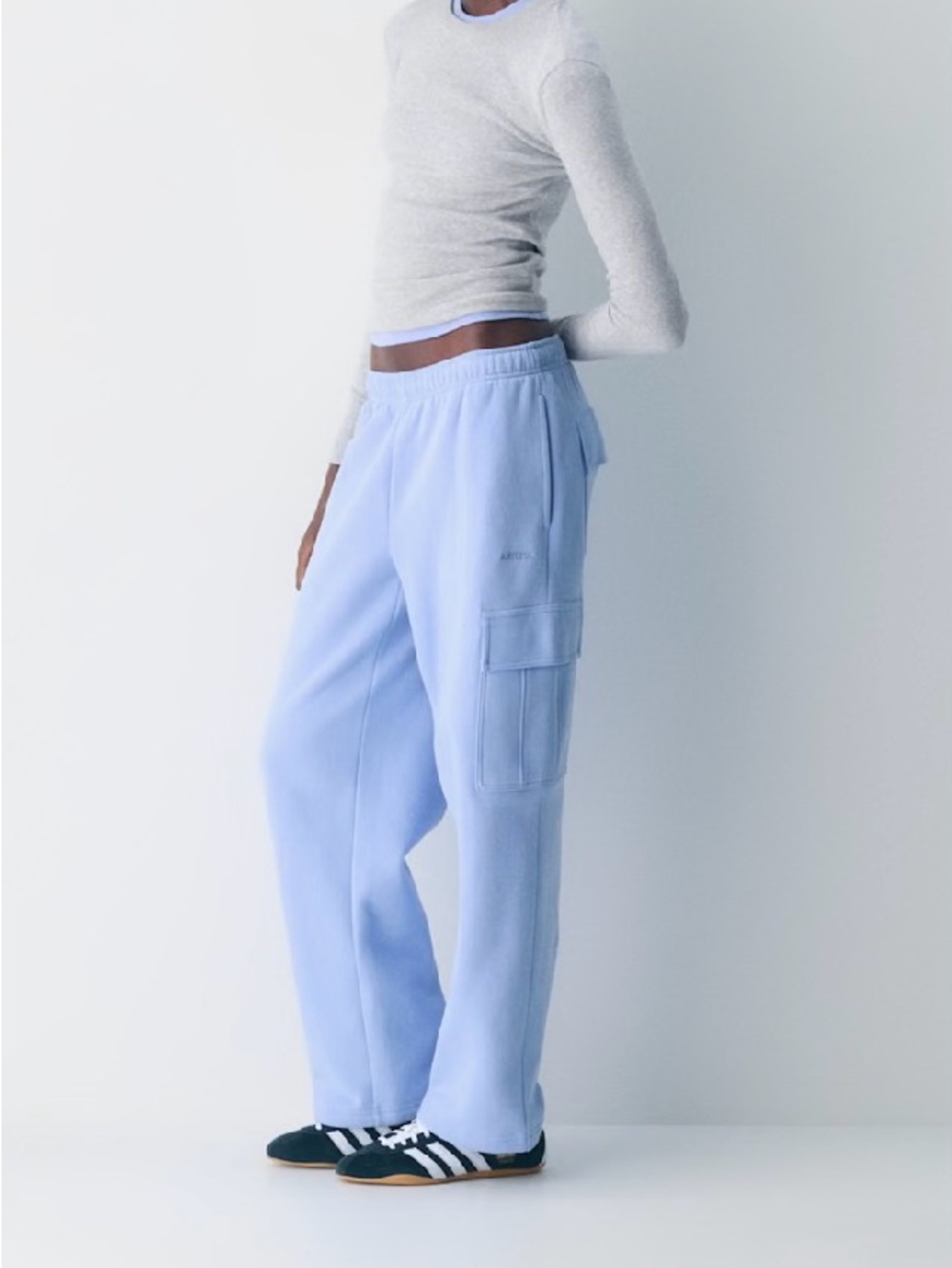 Aritzia Dayflower Blue Cargo Sweatfleece Mega Fit Sweatpants, size XS